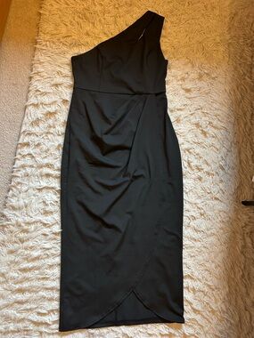 Asymmetrical One-Shoulder Black Midi Dress